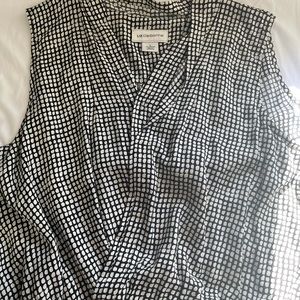 Liz Claiborne black and white flowy top